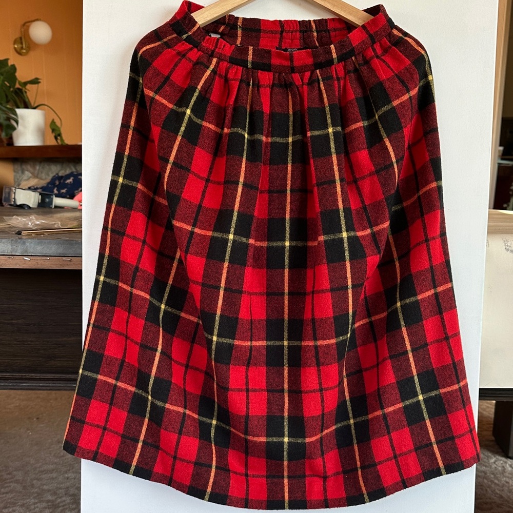 E.H. Woods vintage plaid Holiday Festive  FallTartan A-Line Skirt in Red  Black